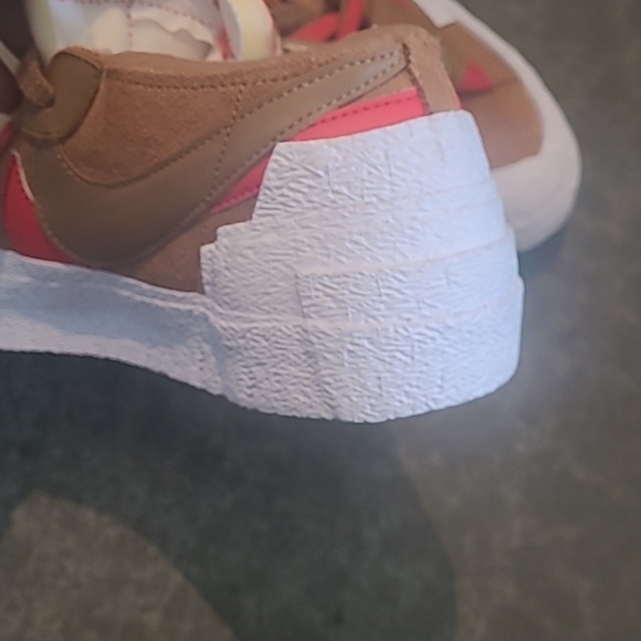 NWOT Nike  Blazer Low Sacai British Tan Sneakers Womens Sz 8.5 - Picture 9 of 12